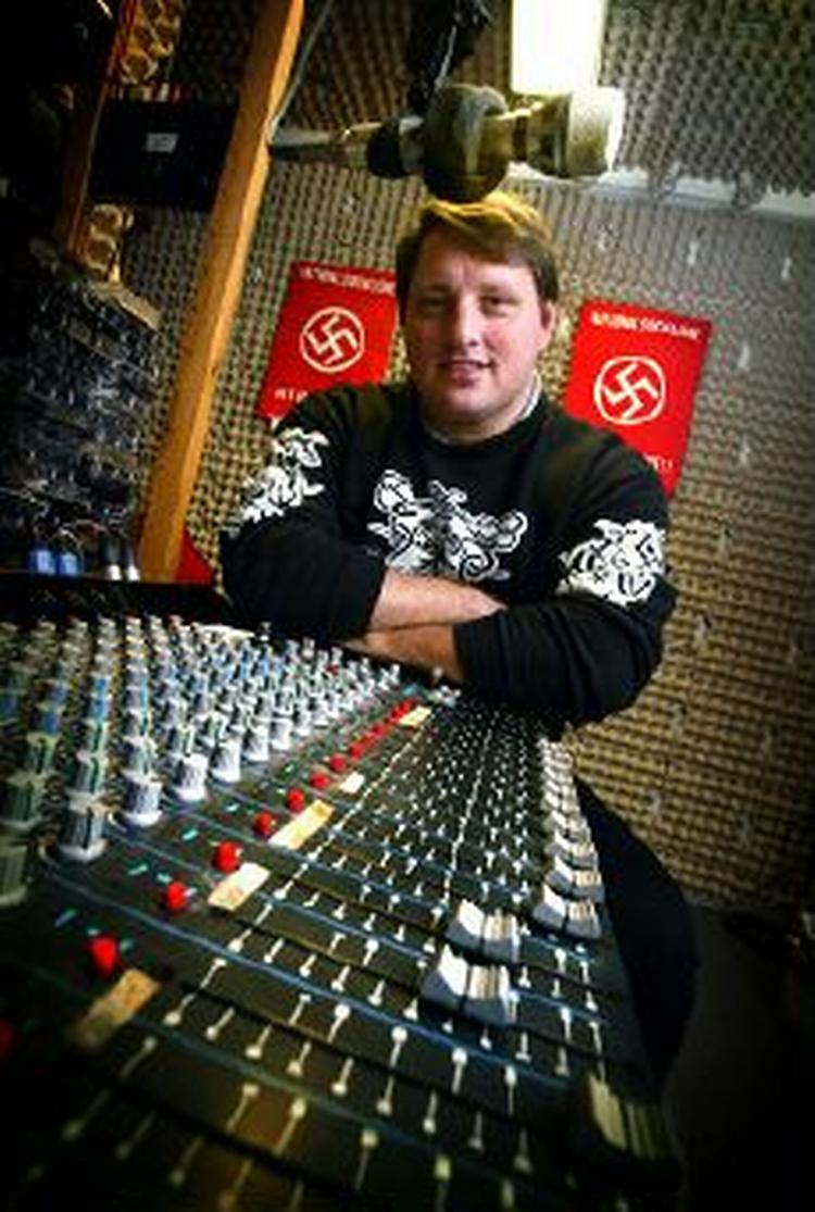 Den nazistiske lokalradio i Greve, 'Radio Oasen' med Jonni Hansen i spidsen vil fordoble sendetiden til 120 timer om ugen. - Arkivfoto: Morten Langkilde 
