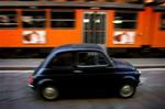 Vi har desværre ingen billeder fra erotikparkeringsanlægget i Vinci, men fænomenet bilsex er ikke ukendt. Allerede ved konstruktionen af køretøjer som Fiat 500 er der indbygget nærkontakt.   Foto: Niels Hougaard 