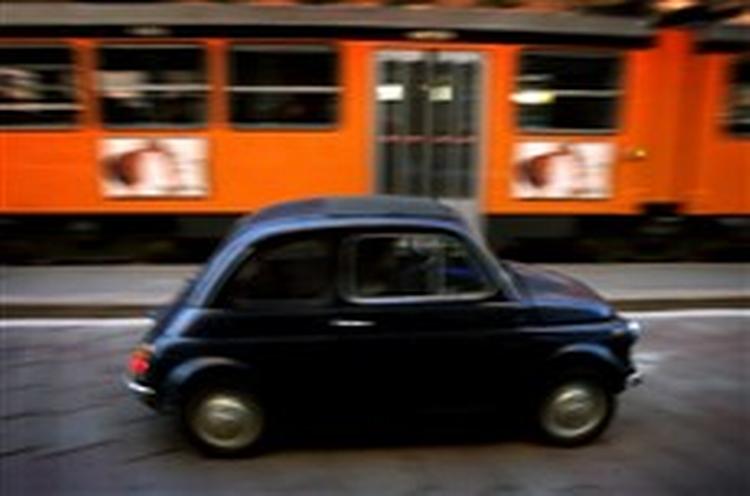 Vi har desværre ingen billeder fra erotikparkeringsanlægget i Vinci, men fænomenet bilsex er ikke ukendt. Allerede ved konstruktionen af køretøjer som Fiat 500 er der indbygget nærkontakt.   Foto: Niels Hougaard 