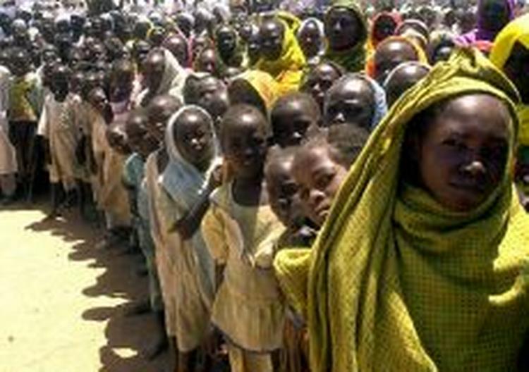 700.000 fordrevne sudanesere lever under kummerlige forhold i lejre i Sudan. 81.000 er flygtet til Tchad. - Foto: AP 