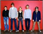 Det overraskende er, i hvor høj grad Sonic Youth stadig lyder som et band, der er decideret sultent efter at udforske og undgå rockmusikkens klichéer - også dem de selv har været med til at skabe. - PR-foto: Universal 