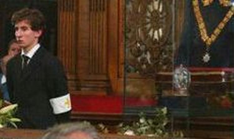 Det lille prinsehjerte har de seneste dage været opstillet i Saint-Denis-kirken. - Foto: AP 