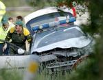 Betjentene blev dræbt af skud fra automatvåben affyret fra den bil, de forfulgte. - Foto: AP 