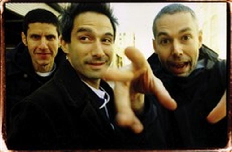 De tre jødiske middelklassefyre Mike D (Mike Diamond), MCA (Adam Yauch) og Ad-Rock (Adam Horovitz), der siden 1983 har været nøgleppersoner i 'Beastie Boys' - den mest betydningsfulde hvide hiphop-gruppe. - PR-foto: EMI 