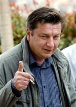 »Jeg er ikke manden, der skildrer kærligheden lige på og hårdt. I øvrigt ser folk dumme ud, når de er forelskede. Og de siger mærkelige ting«. -Foto: Anne-Christine Poujoulat/AFP 