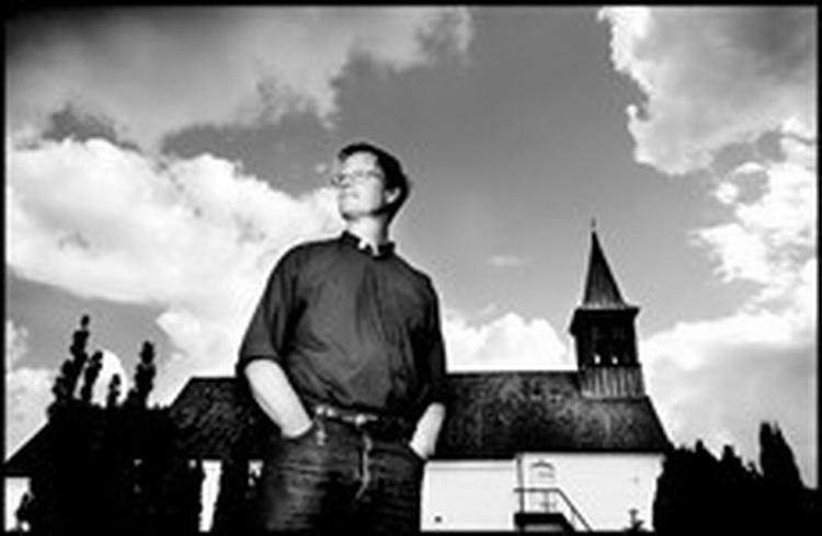 . »Jeg synes ikke, det er spor synd for Grosbøll, for han har selv placeret sig i den situation. Problemet er naturligvis, at manden ikke tror«, siger Henrik Højlund, sognepræst i Løsning og Korning i Østjylland.   Foto: 