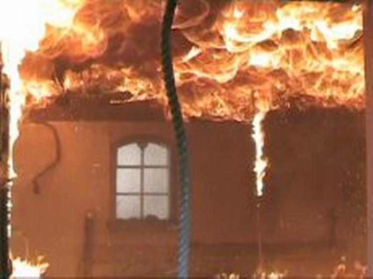 Brandmændene kunne ikke stoppe flammerne. - Foto: Localeyes 