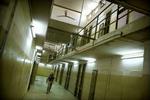 Abu Ghraib-fængslet i Bagdad, hvorfor mindst syv af de nye tilfælde af mishandling stammer fra. - Foto: AP 