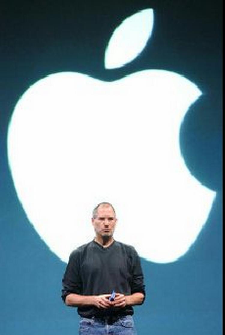 Den øverste chef for Apple, Steve Jobs, præsenterede den nye online musikbutik iTunes. - Foto: AP 
