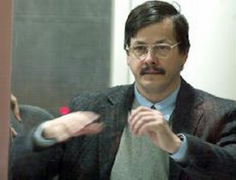 Marc Dutroux nægter sig skyldig i drab. - Foto: AP 