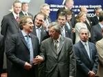 Gruppebillede på dagen, hvor lederne af EU's 25 lande blev enige om en ny forfatning. - Foto: AP 
