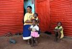 De fleste afrikanere har ikke råd til aidsmedicin. Her en smittet familie i Johannesburg i Sydafrika. - Arkivfoto: AP 