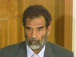 Iraks tidligere diktator, Saddam Hussein, blev i dag stillet for retten et hemmeligt sted nær Bagdads internationale lufthavn. - Foto: AP 