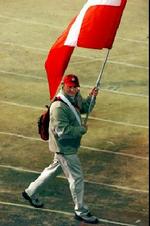 Ved OL i Sydney 2000 var det sejleren Jesper Bank, der fik æren af at bære fanen. Senere vandt han guld. - Foto: Morten Bjørn Jensen 