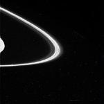 Saturns ringe er mere kantede og skarpe end forventet. - Foto: AP 