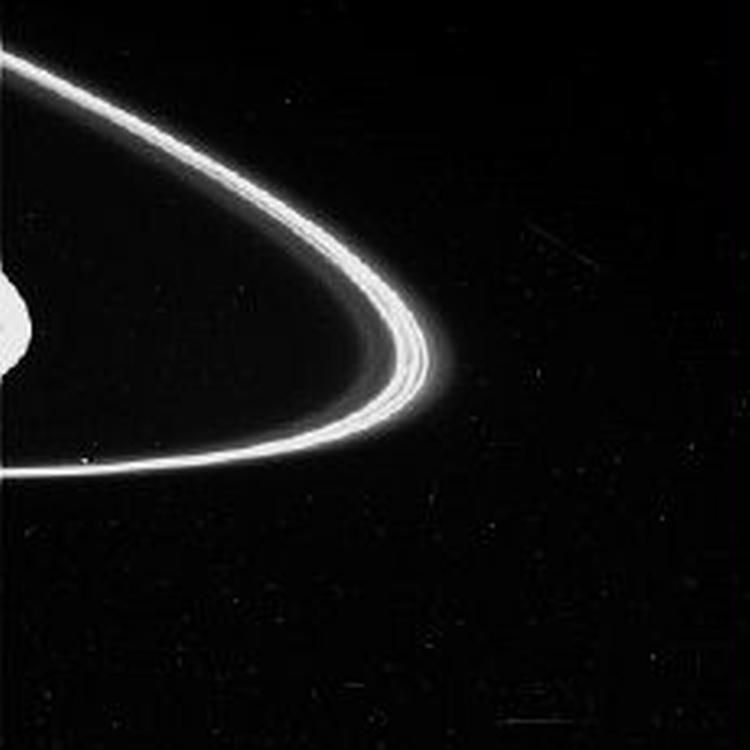 Saturns ringe er mere kantede og skarpe end forventet. - Foto: AP 