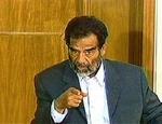 USA' regering er sikker på, at Saddam Hussein vil få en retfærdig retssag. I går sagde Hussein selv, at hele retssagen var et skuespil. - Foto: AP 