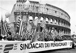 De fleste forslag til reformer mødes med protester som her i Rom mod en pensionsreform. - Foto: AP 