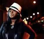 Angie Stone rager op over sine syngende soulsøstre som en moden og vis kvinde uden plads til pral, pladder eller almindeligt bullshit. Hun er disciplen, der er bedre end sine diva-forbilleder. - PR-foto: BMG 