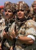 Libyske soldater under en parade. - Arkivfoto: AP 