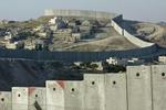 EU-Kommissionen kræver, at Israel fjerner den sikkerhedsmur, de har bygget for at beskytte sig selv mod palæstinenserne. - Foto: AP 