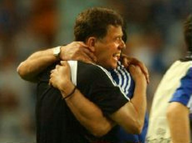 Otto Rehhagel træner Grækenland, der sensationelt blev Europamestre i fodbold. - Arkivfoto: AP 