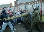 Slagsmål i Ardoyne-distriktet. - Foto: AP 