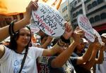 Demonstranter foran præsidentpaladset i Manila. - Foto: AP 