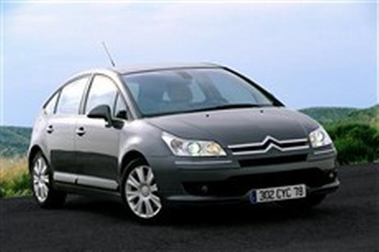 Det store logo er umuligt at overse på fronten af den nye Citroën C4. - Foto: Citroën 