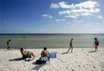 I næste uge forventer meteorologerne over 25 graders varme. Og så bliver det måske alligevel til en strandtur i år. - Arkivfoto: Thomas Borberg 