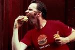 I en måned forfulgte instruktøren Morgan Spurlock sin fikse idé om kun at spise mad fra McDonald's. Det viste sig at være en fed fornøjelse, på den ufede måde. - PR-foto 