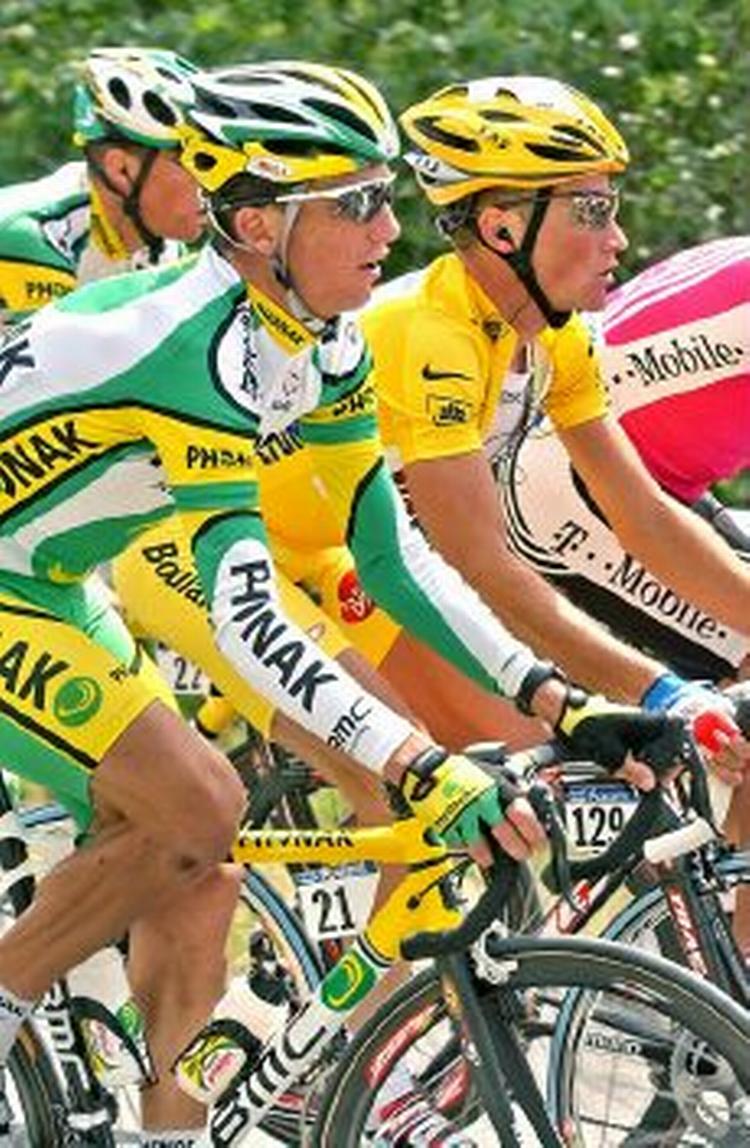 Tyler Hamilton havde store problemer på gårsdagens etape, og i dag er den lille amerikaner stået helt af. - Foto: AP 