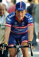 Lance Armstrong bruger sit navn til at samle penge til kræftforskning.   Arkivfoto: Patrick Gardin/AP 