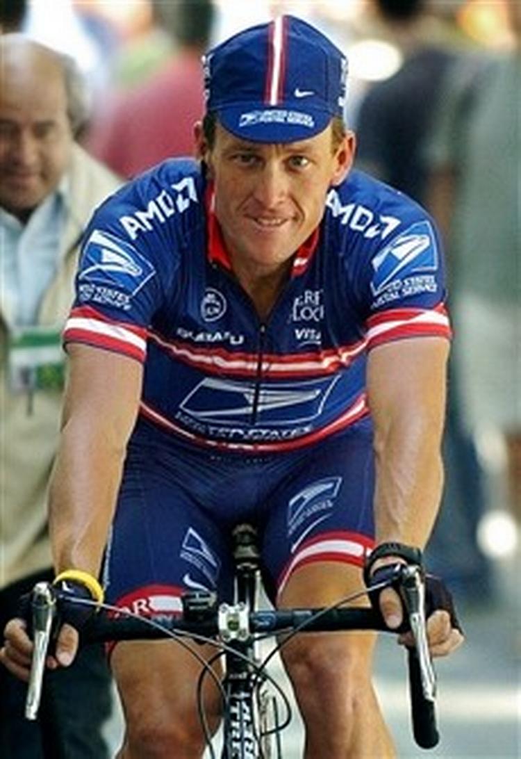 Lance Armstrong bruger sit navn til at samle penge til kræftforskning.   Arkivfoto: Patrick Gardin/AP 