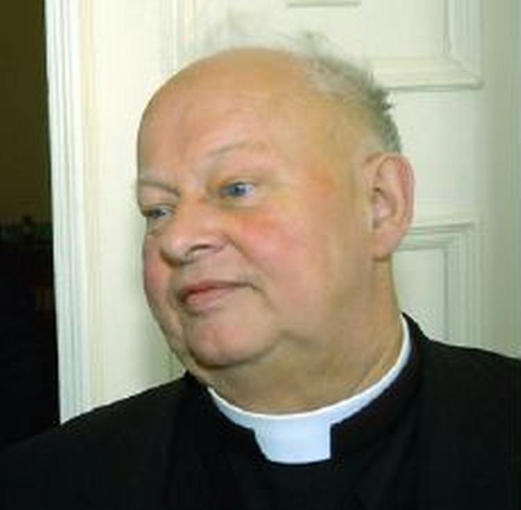 Biskop Kurt Krenn er blevet sat på porten af paven. Krenn har efter pavens mening bagatelliseret sexskandalen i Skt. Pölten. - Foto: AP 
