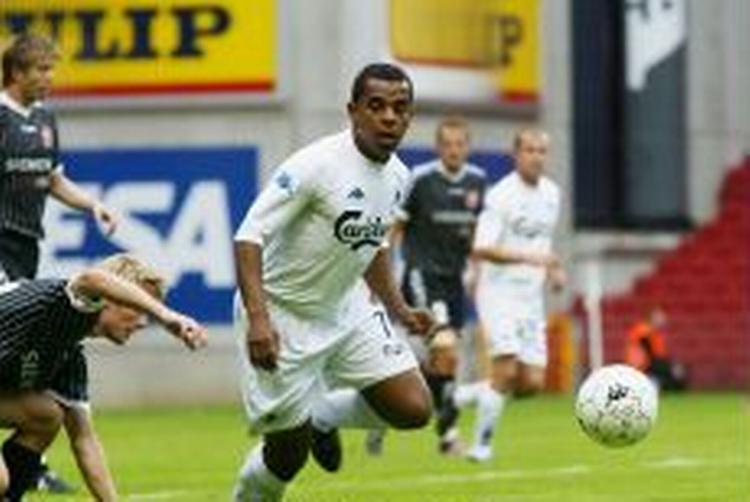 Alvaro Santos havde ikke en af de store dage i Parken. Santos misbrugte bl.a. et straffe med et meget slattent spark midt i målet. - Foto: Jesper Stormly 