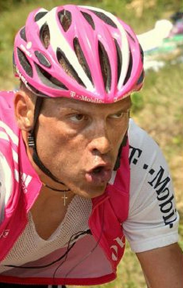 Jan Ullrichs angreb blev neutraliseret efter 60 kilometer. - Foto: AP 