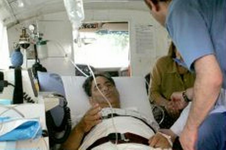 Den sårede Amr i Amman, Jorden, inden han blev hasteoverført til Frankrig. - Foto: AP 
