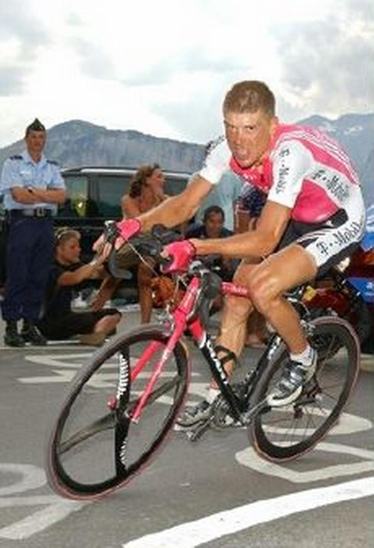 Jan Ullrich blev nummer to på enkeltstarten til L'Alpe d'Huez. - Foto: AP 