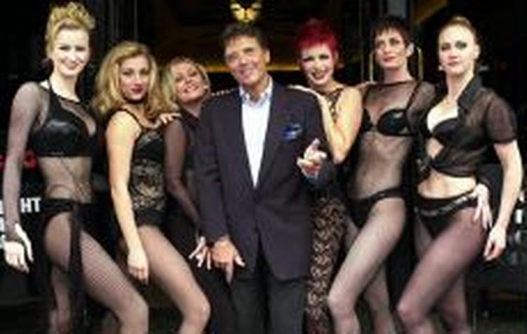 Distel, her blandt dansere på Cafe de Paris i London, døde i sit hjem i det sydlige Frankrig. - Foto: AP 