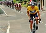 Lance Armstrong beviste i går, at han bestemmer alt i Tour de France. Først hævnede han sig på Simeoni, som har udtalt sig om amerikanerens læge. Og bagefter dikterede han tempoet, da feltet skulle trille ind mod mål. 