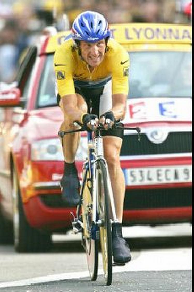 Mission accomplished. Kun et uheld kan nu forhindre Lance Armstrong i at blive den første til at vinde Tour de France seks gange. - Foto: AP 