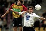FC Nordsjællands Mads Junker vinder en hovedstødsduel mod AGF-forsvareren Leon Andreasen.   Foto: Peter Hove Olesen 