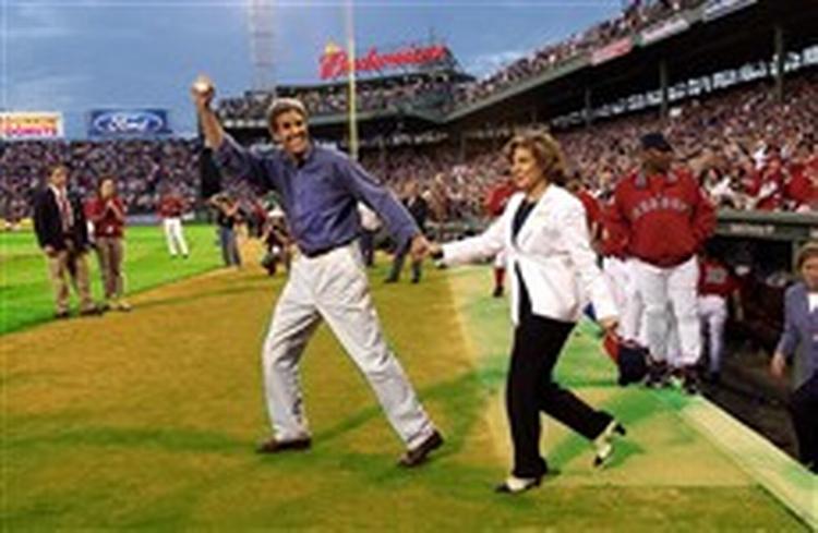 Den demokratiske præsidentkandidat, John Kerry, ankommer først til festen i Boston på torsdag. - Foto: AP 