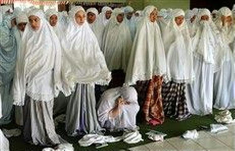 Det er tilsyneladende kun mobiltelefoner med kamera, der kan skabe problemer for muslimske kvinder.   Foto: CHOO YOUN-KONG 