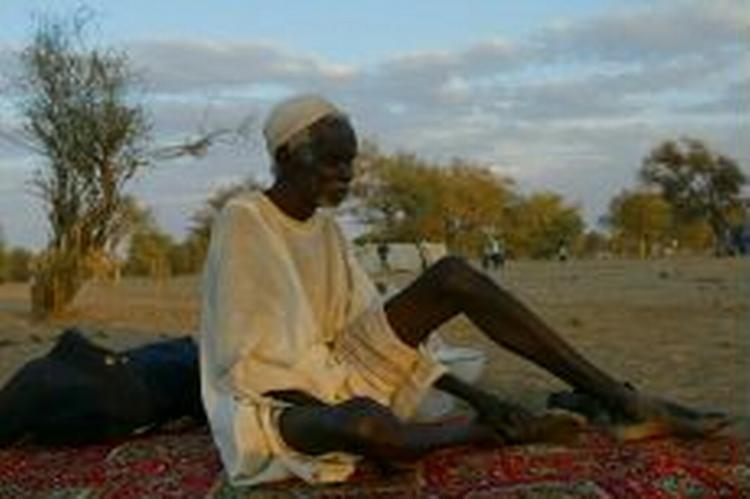 Konflikten i Darfur har fordrevet op mod en millioner mennesker fra deres hjem. Sudans regering siger nu, at den godt selv kan klare krisen og truer med gengældelse, hvis udenlandske tropper griber ind. - Foto: AP 