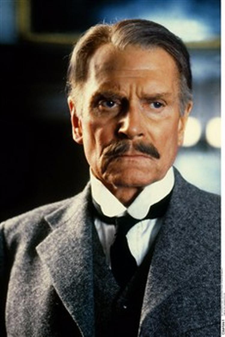 Laurence Olivier spiller posthumt skurk i den amerikanske film  Sky Captain and the World of Tomorrow .   Arkivfoto: Cinetext Bildarchiv 