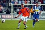Ebbe Sand og Schalke 04 fik sig en forskrækkelse, da Esbjerg bragte sig foran 1-0 efter otte minutters spil i Intertoto Cup-kampen. - Foto: Rasmus Baaner 