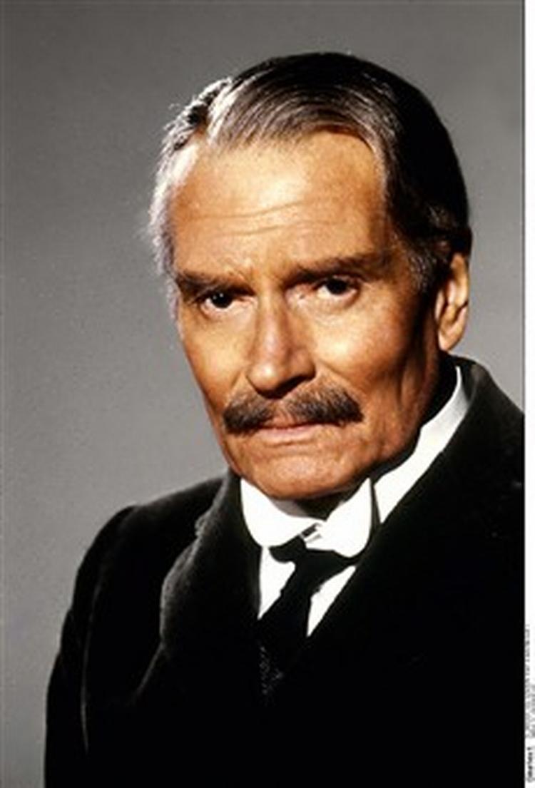 Afdøde Laurence Olivier spiller superskurken Dr. Totenkopf i en ny film, der kommer til september.   Foto: Cinetext Bildarchiv 
