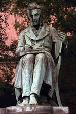 Den gamle filosof er blevet hovedperson i et forskerslagsmål, der, ifølge parternes chef, Niels Jørgen Cappelørn, er blevet for personfikseret.   Foto: Lars Hansen 